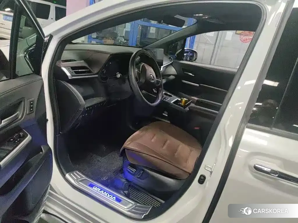 Toyota Granvia 2025 Белый из Китая, фото 2