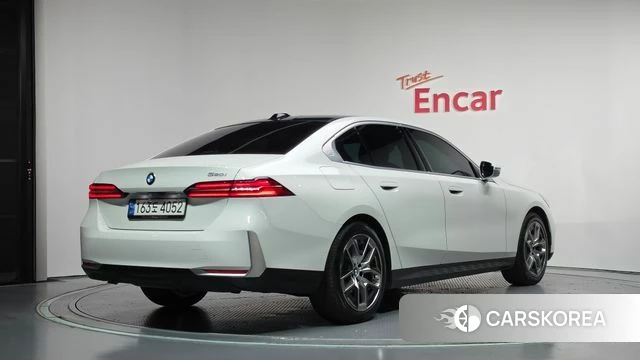 BMW 5 Series (G60) id 5011678 из Кореи 12