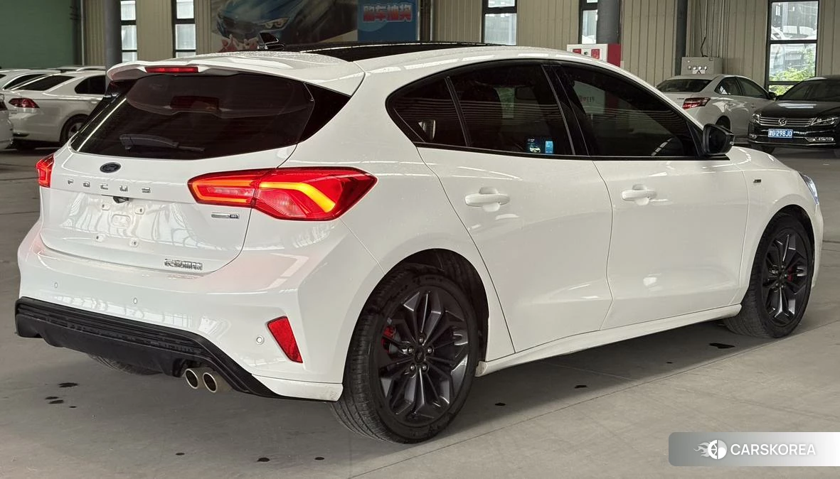 Ford Focus 2022 Белый из Китая, фото 2