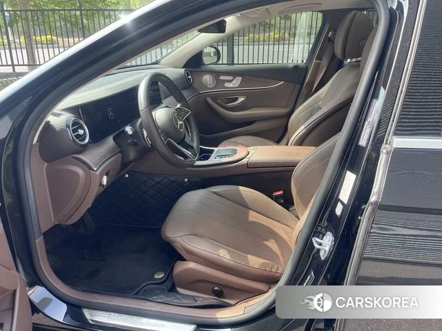 Mercedes-Benz E-Class 2023 Черный из Китая, фото 2