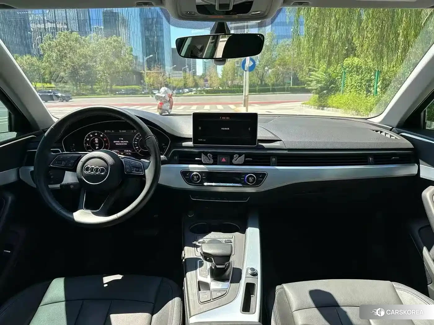 Audi A4L 2018 Белый из Китая, фото 2