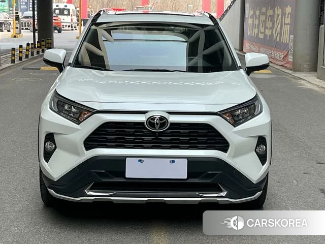 Toyota RAV4 2021 Белый из Китая, фото 2