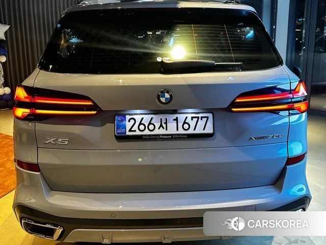BMW X5 (G05) 2026 Светло-серебряный цвет из Кореи, фото 2