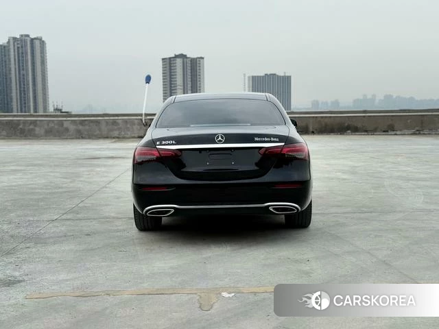 Mercedes-Benz E-Class 2023 Черный из Китая, фото 2