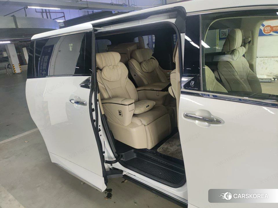 Toyota Alphard 2025 Белый из Китая, фото 5