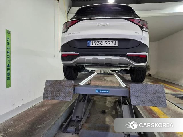 Kia Sportage 5th Generation Hybrid 2022 Белый из Кореи, фото 2