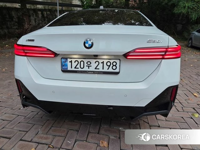 BMW 5 Series (G60) 2024 Белый из Кореи, фото 5