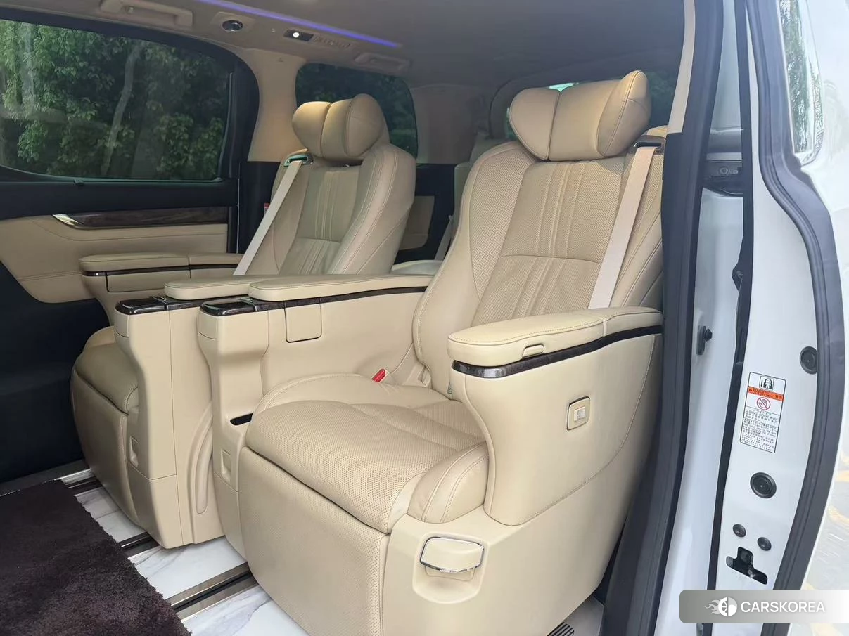 Toyota Alphard 2021 Белый из Китая, фото 3