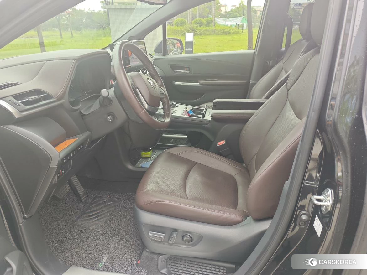 Toyota Sienna 2021 Черный из Китая, фото 2