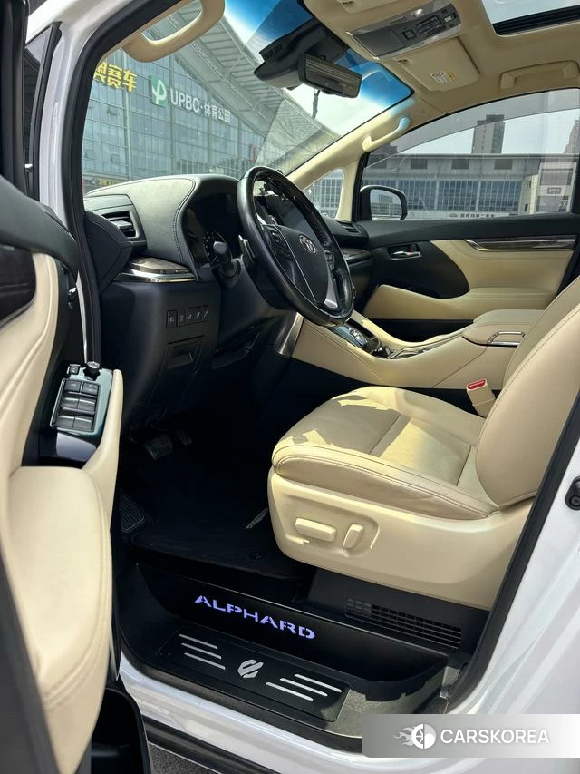 Toyota Alphard 2022 Белый из Китая, фото 4
