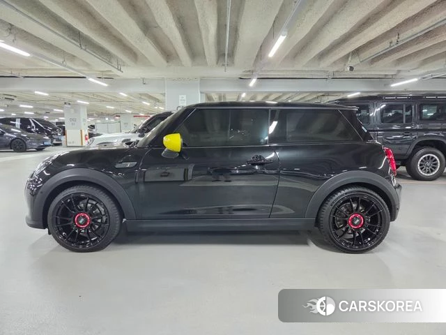 Mini Cooper Electric 2022 Черный из Кореи, фото 2