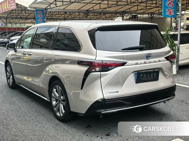 Toyota Sienna 2023 Шампань из Китая, фото 5