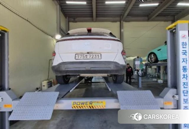 Hyundai Kona Hybrid (SX2) 2023 Белый из Кореи, фото 2
