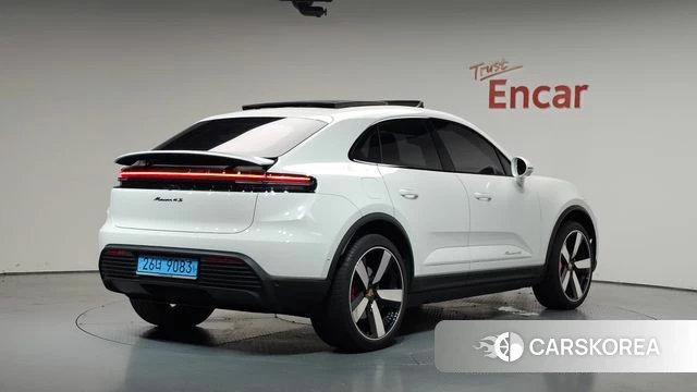 Porsche Makan EV id 4505437 из Кореи 12