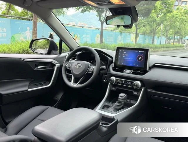 Toyota RAV4 2021 Черный из Китая, фото 2