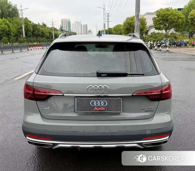 Audi A4L 2021 Темно-серый из Китая, фото 2