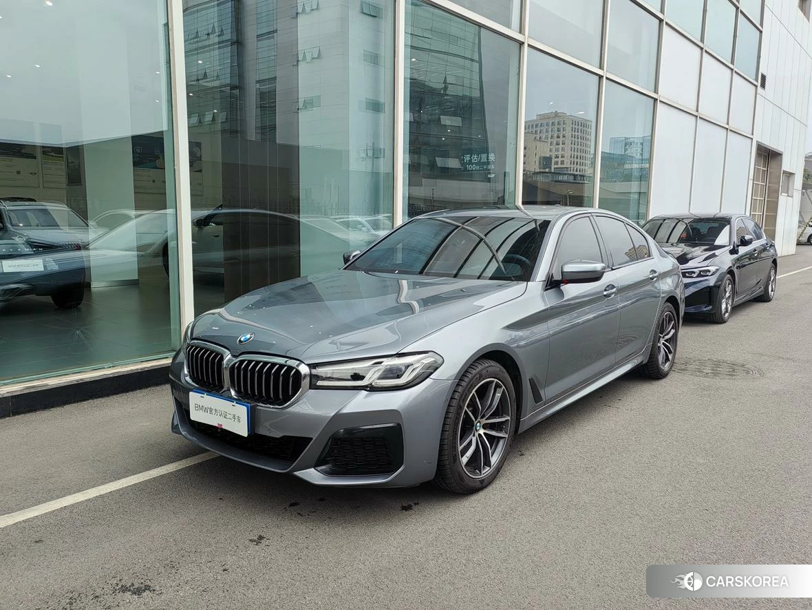 BMW 5 series 2021 Серебристо-серый из Китая, фото 2