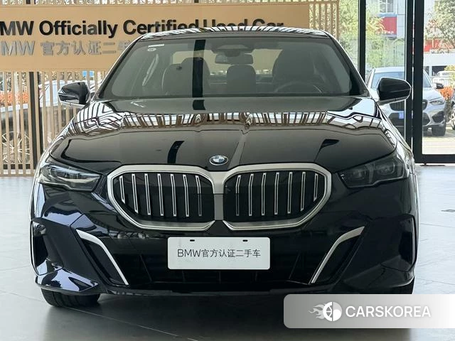 BMW 5 series 2025 Черный из Китая, фото 3