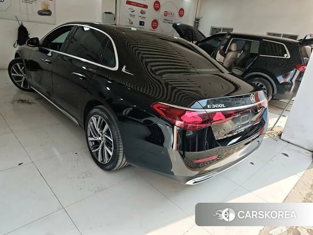 Mercedes-Benz E-Class 2025 Черный из Китая, фото 2