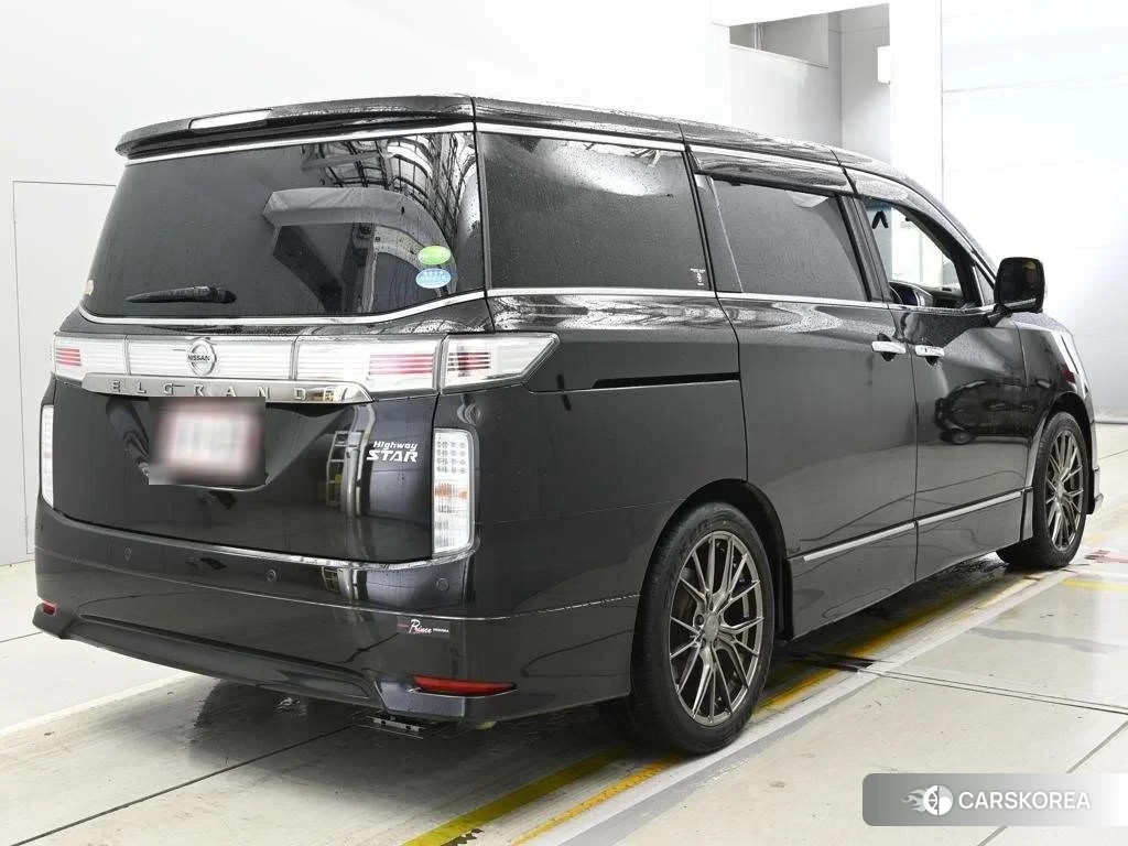 Nissan Elgrand 2019 из Японии, фото 2