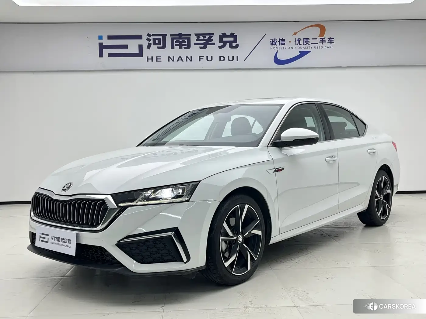 Skoda Octavia 2024 Белый из Китая, фото 6