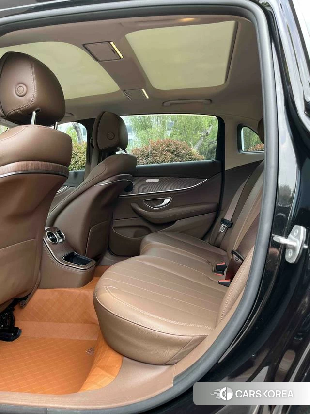 Mercedes-Benz E-Class 2021 Черный из Китая, фото 3