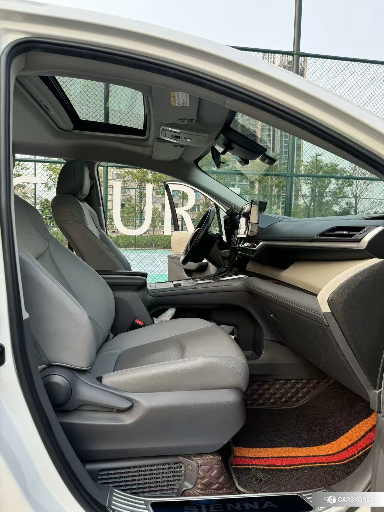 Toyota Sienna 2023 Белый из Китая, фото 2