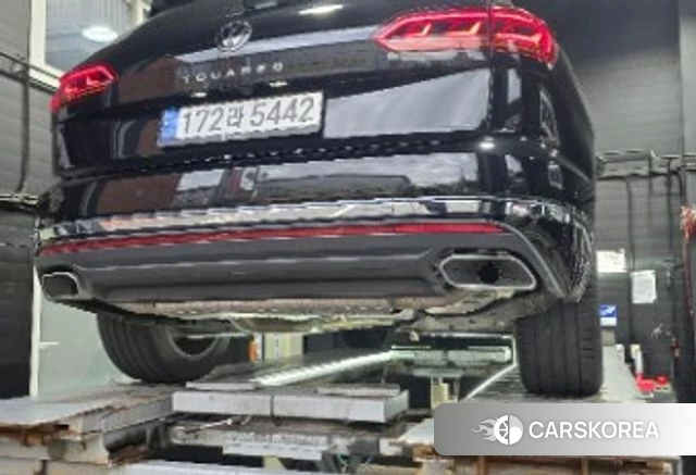 Volkswagen Touareg 3rd generation 2023 Черный из Кореи, фото 2