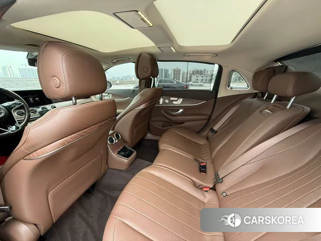 Mercedes-Benz E-Class 2021 Черный из Китая, фото 2