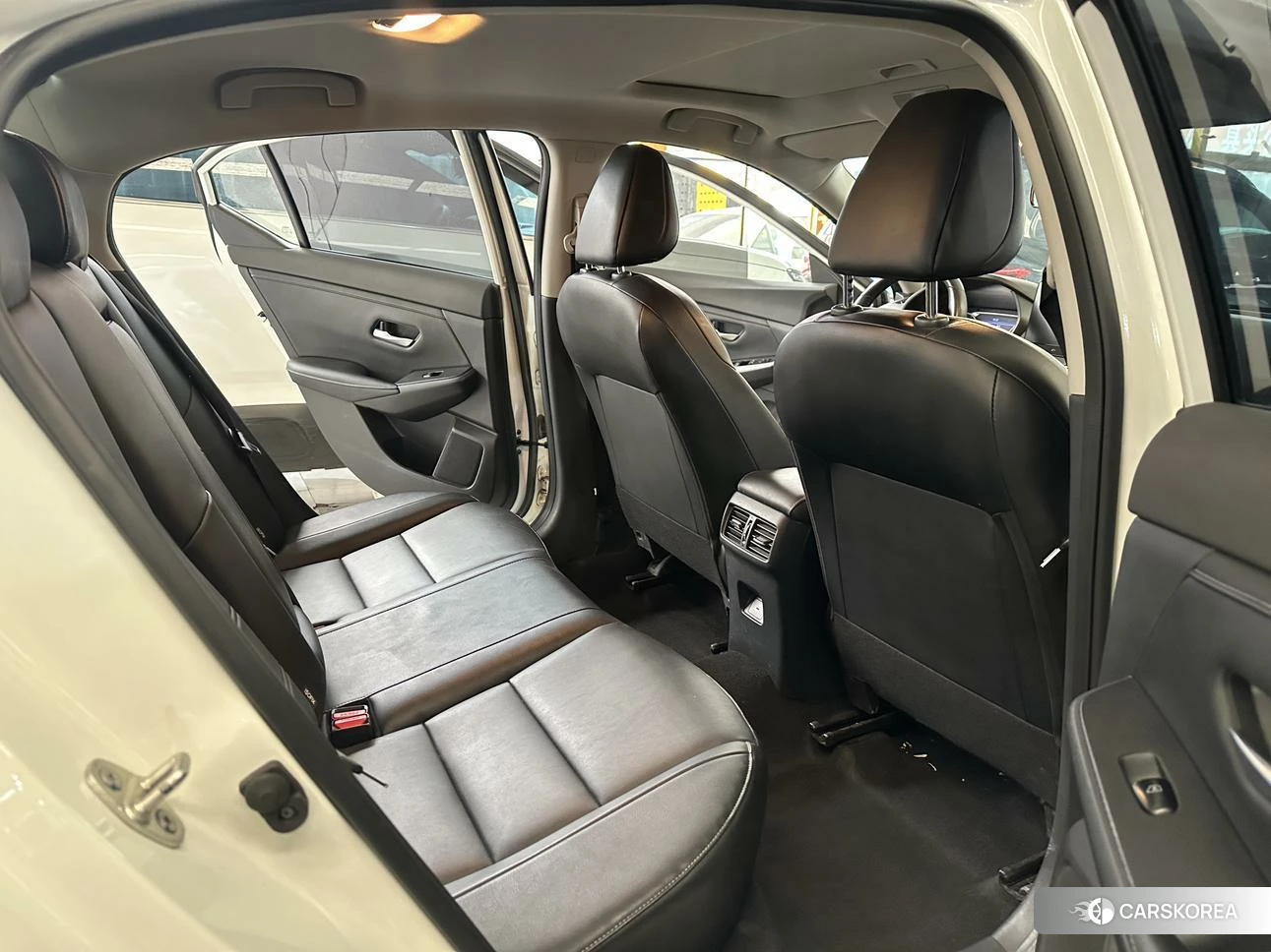 Nissan Sylphy 2023 Белый из Китая, фото 2