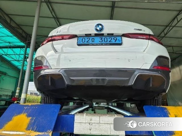 BMW i4 2023 Белый из Кореи, фото 2