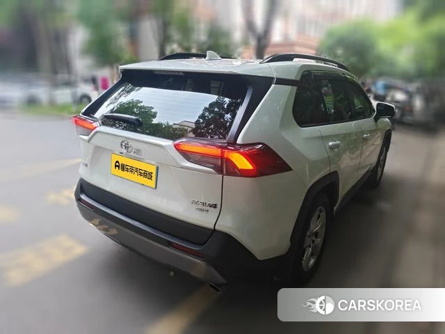 Toyota RAV4 2021 Белый из Китая, фото 2