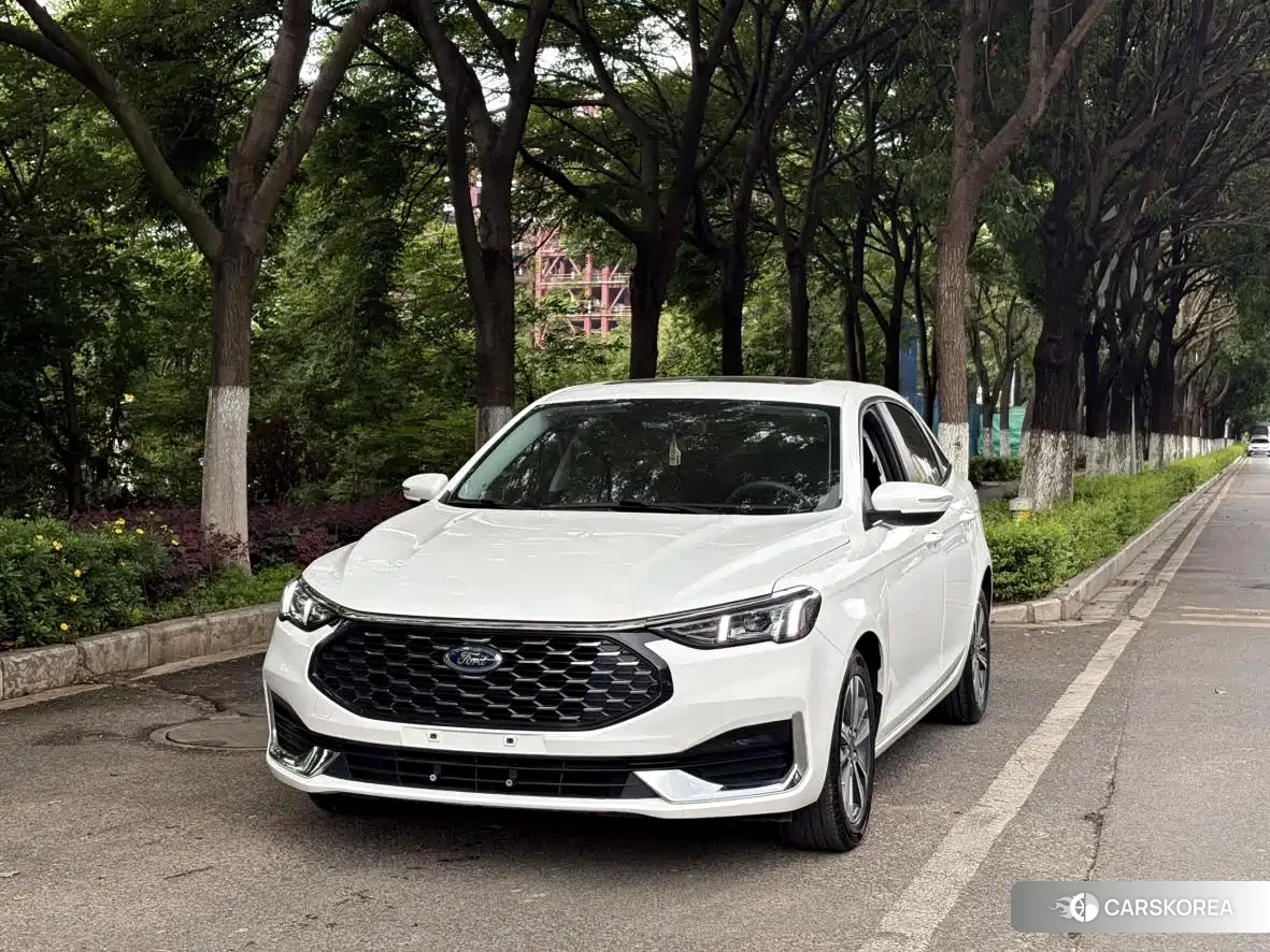 Ford Escort 2022 Белый из Китая, фото 3