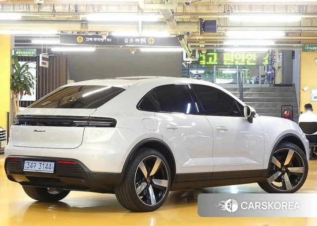 Porsche Makan EV id 4934486 из Кореи 11