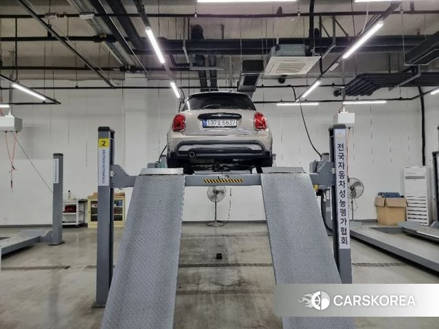 Mini Cooper 2023 Серебристо-серый из Кореи, фото 2