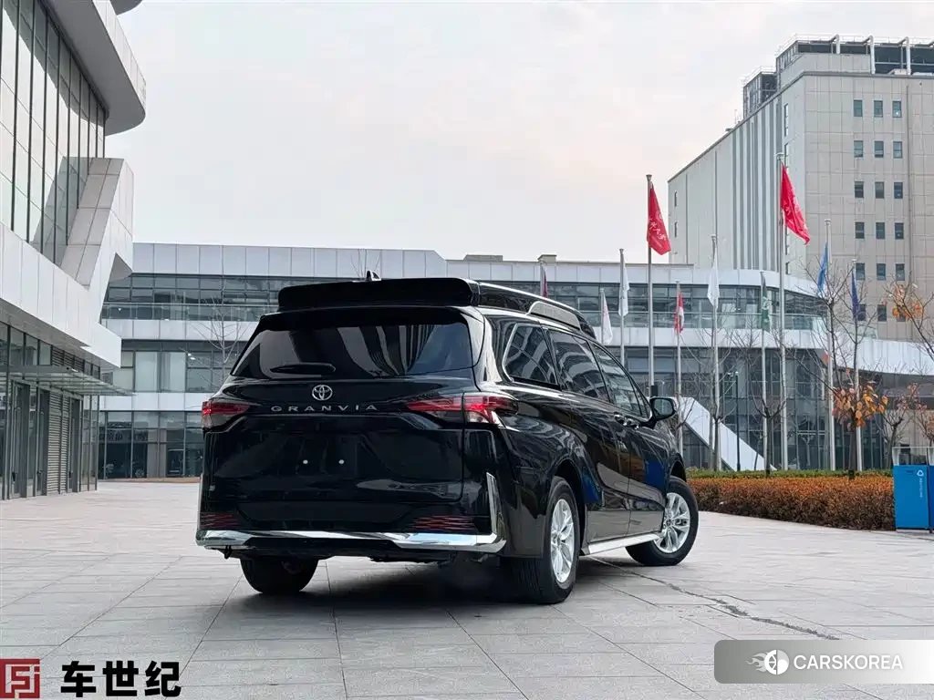 Toyota Granvia 2025 Черный из Китая, фото 4