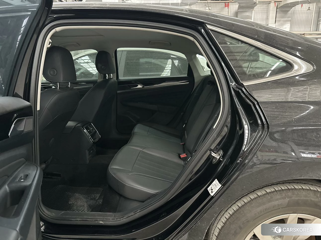 Volkswagen Passat 2024 Черный из Китая, фото 3