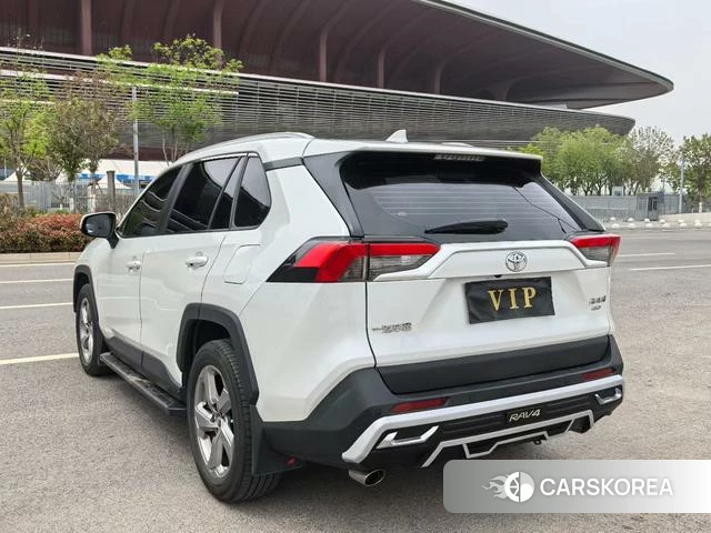 Toyota RAV4 2021 Белый из Китая, фото 2