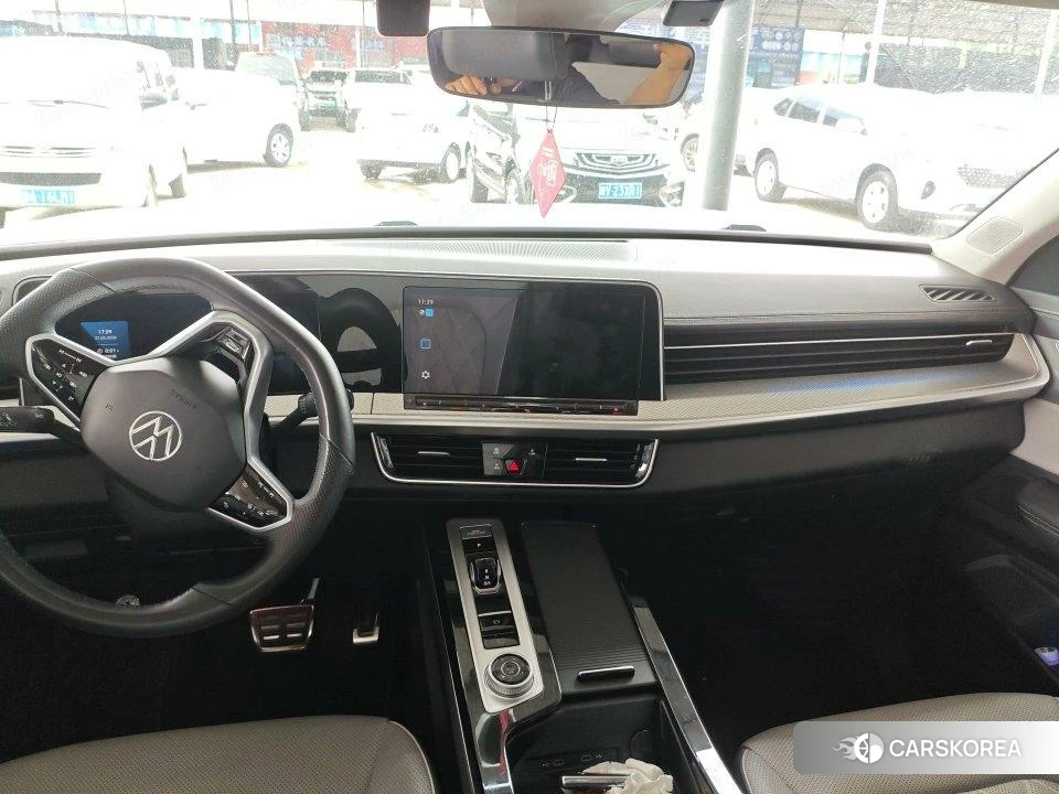 Volkswagen Tavendor 2022 Белый из Китая, фото 2