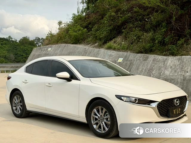 Mazda 3 2024 Белый из Китая, фото 2