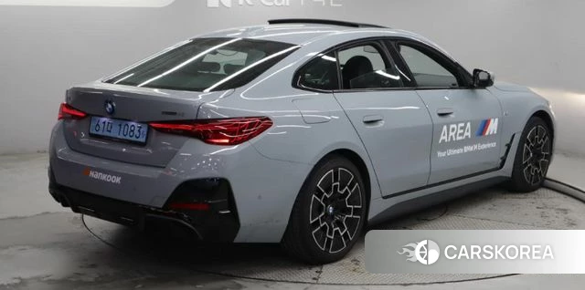 BMW i4 2025 Небесно-голубой из Кореи, фото 2