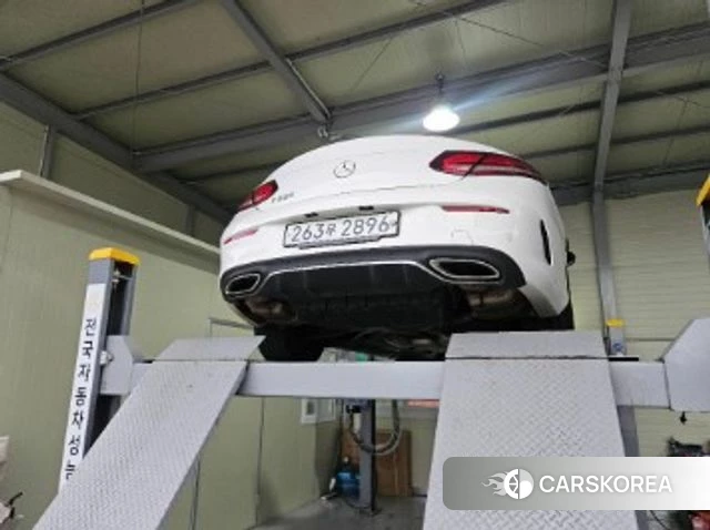Mercedes-Benz C-Class W205 2019 Белый из Кореи, фото 2