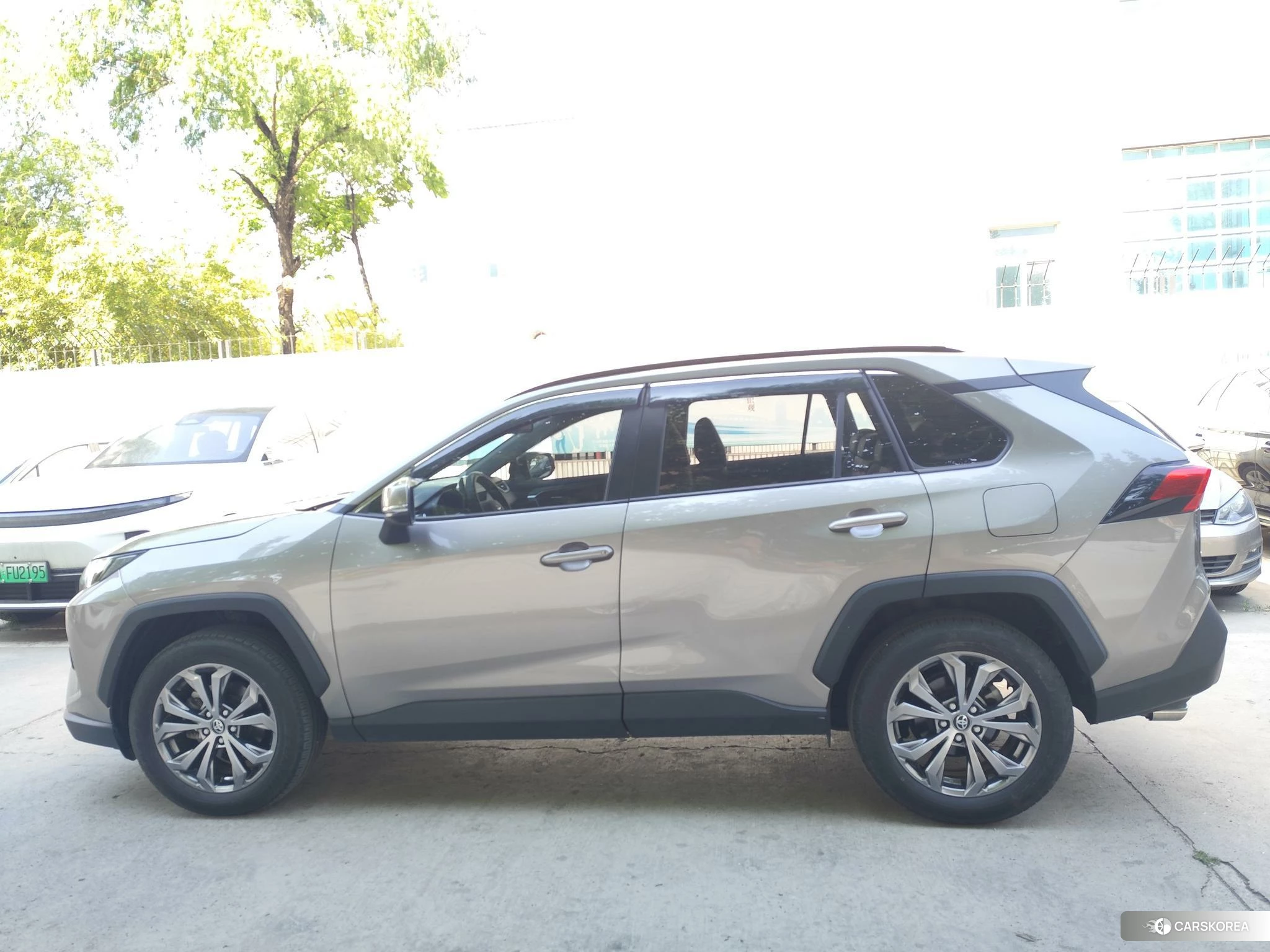 Toyota RAV4 2023 Темно-серый из Китая, фото 2