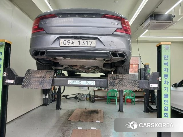 Volvo S90 2019 Серебристо-серый из Кореи, фото 2
