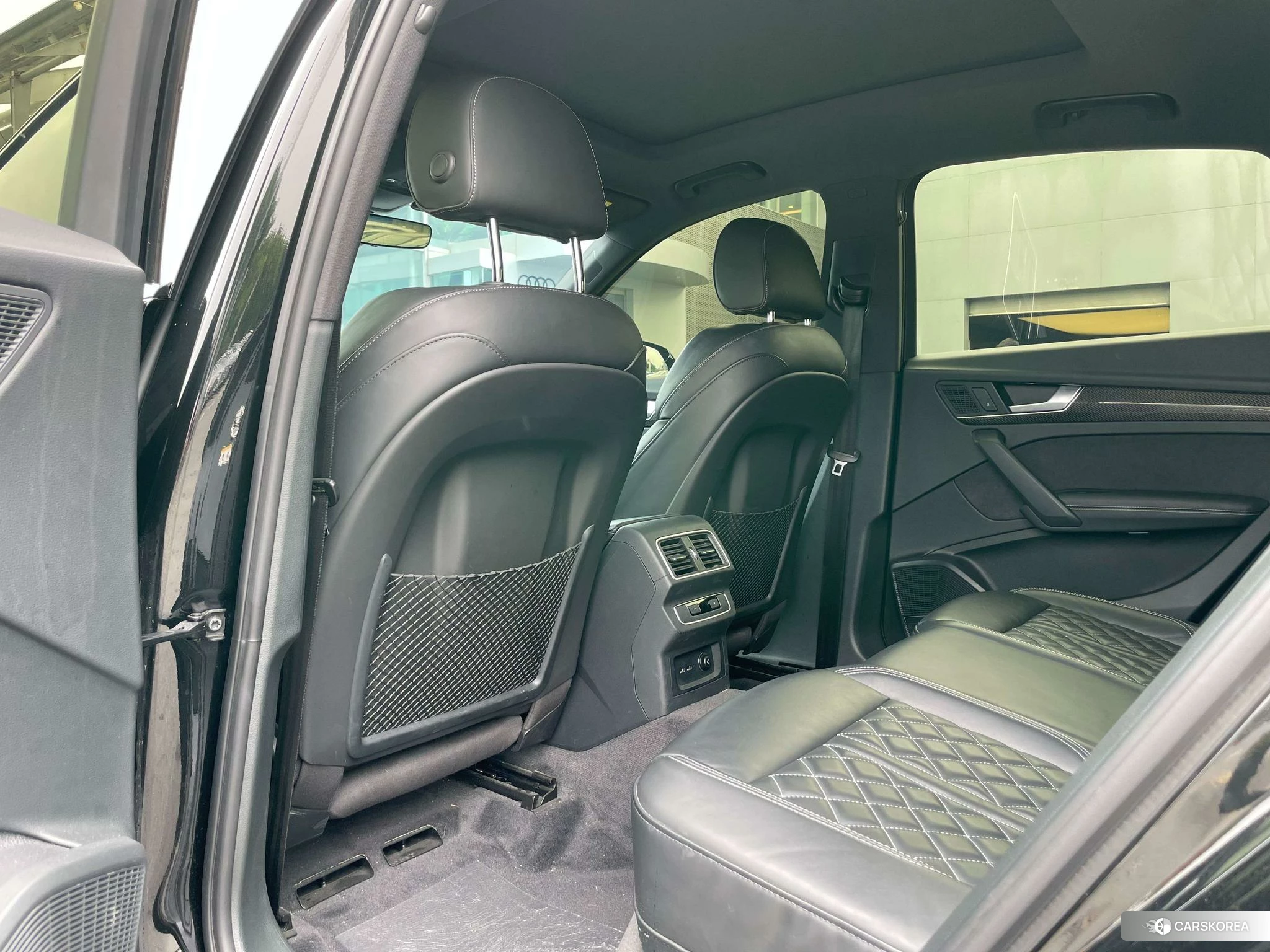Audi Q5L 2021 Черный из Китая, фото 2