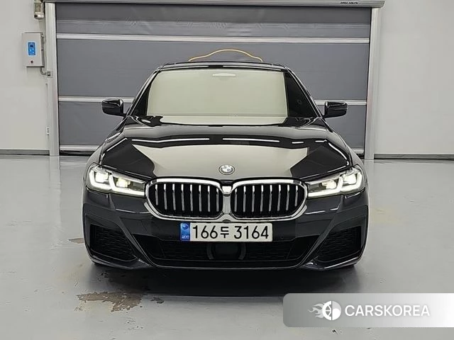 BMW 5 Series (G30) 2022 Черный из Кореи, фото 2