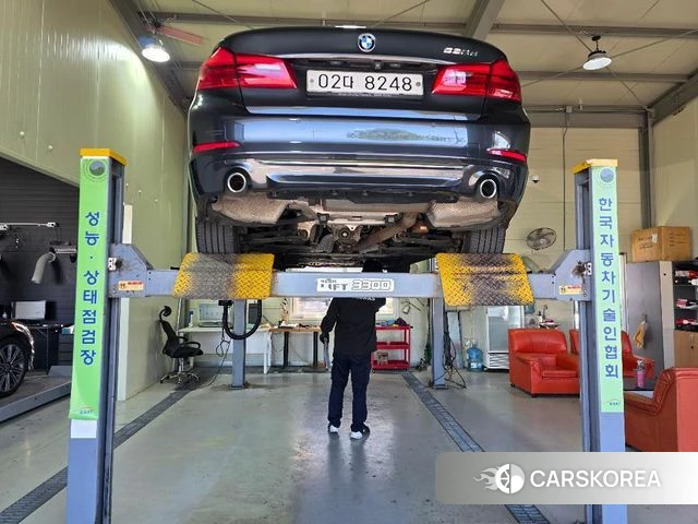 BMW 5 Series (G30) 2018 Серый из Кореи, фото 2