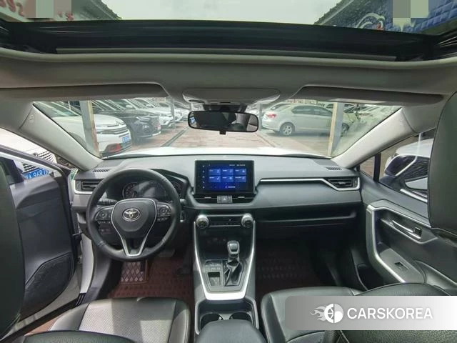 Toyota RAV4 2022 Белый из Китая, фото 2