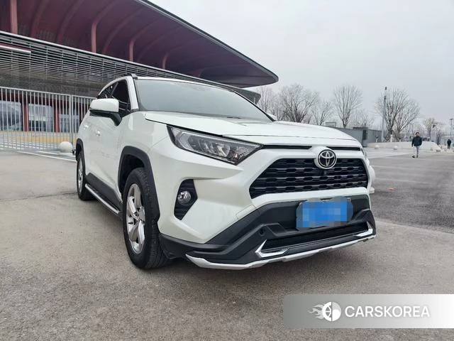 Toyota RAV4 2021 Белый из Китая, фото 2