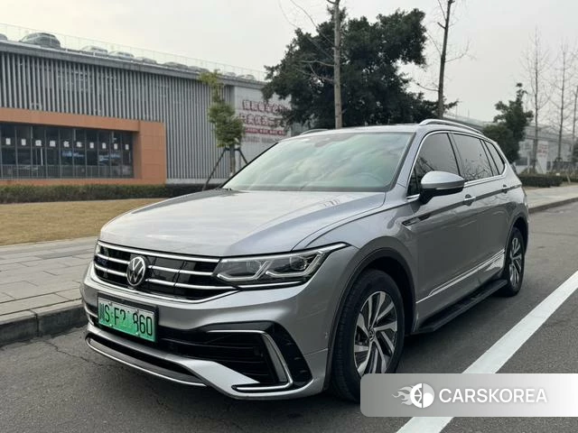 Volkswagen Tiguan L 2021 Серебристо-серый из Китая, фото 4